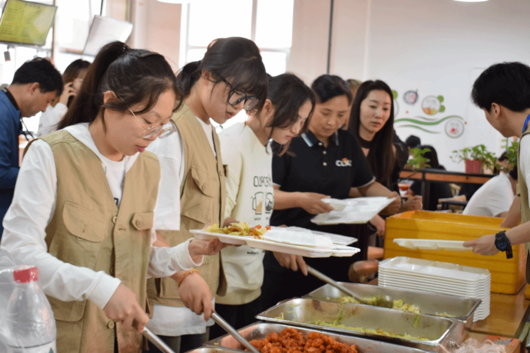 54739